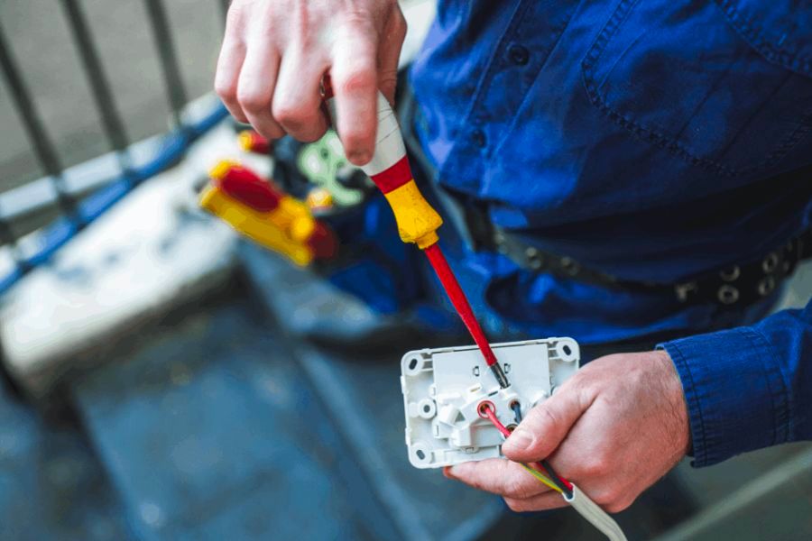 Küçükçekmece Priz ve Anahtar Montajı